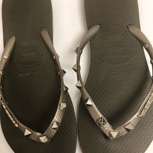 Havana flip flops with Studs